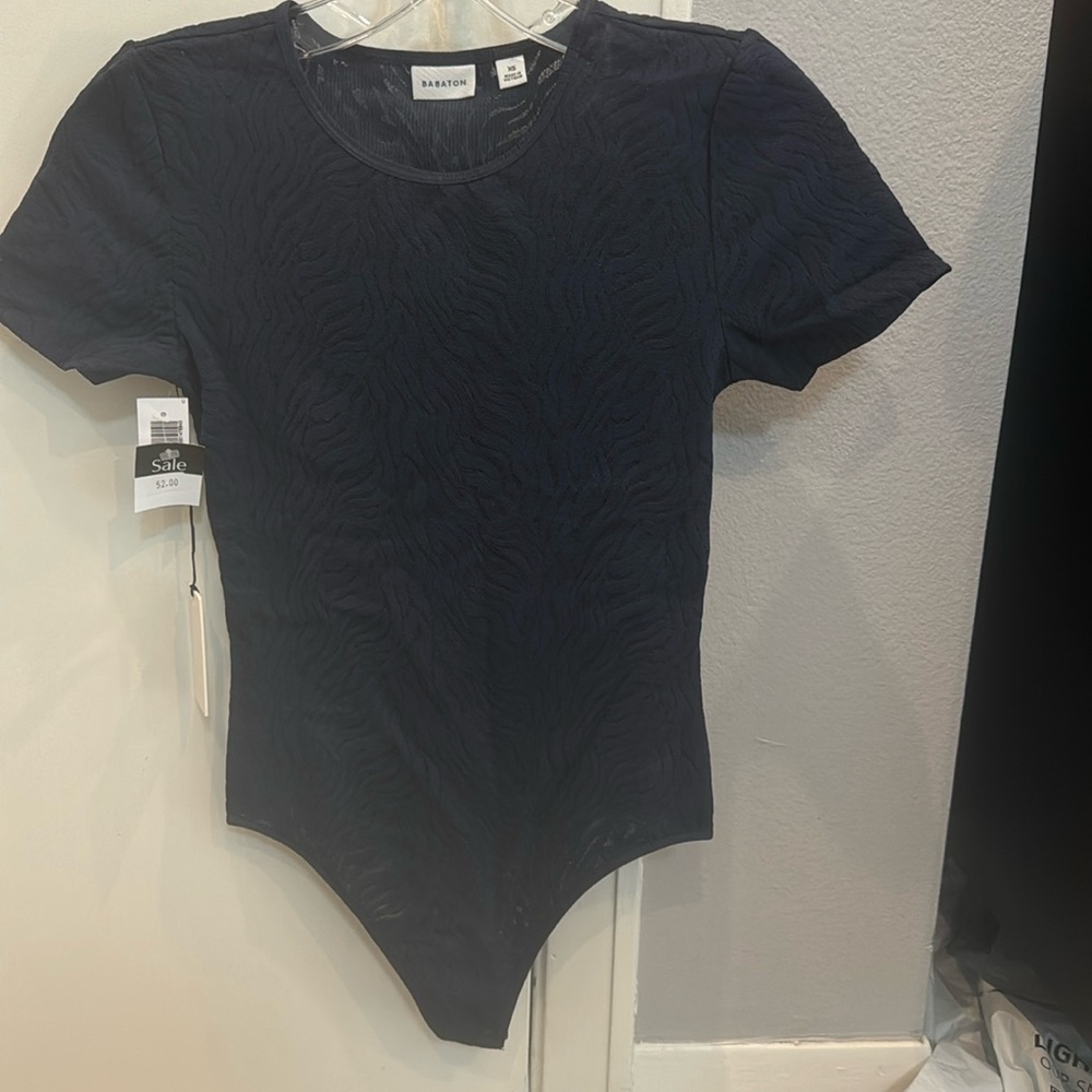 New, never worn Aritzia Babaton Contour short sleeve shirt. Color Total Eclipse.